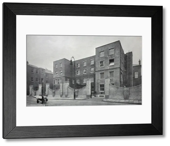 Framed Print : Middlesex Hospital, Cleveland Street, London Framed Print : Middlesex Hospital, Cleveland Street, London