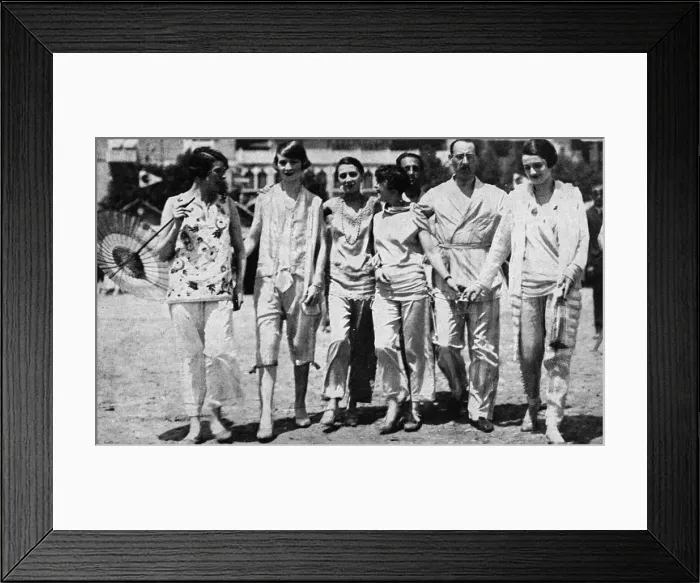 Framed Print : Pyjama fashion at the Lido Framed Print : Pyjama fashion at the Lido