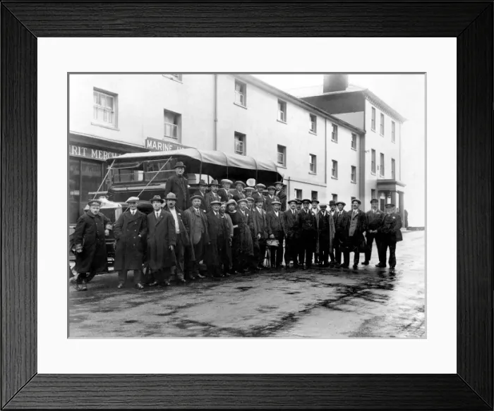 Framed Print : Charabanc outing, Walton-on-the-Naze, Essex Framed Print : Charabanc outing, Walton-on-the-Naze, Essex