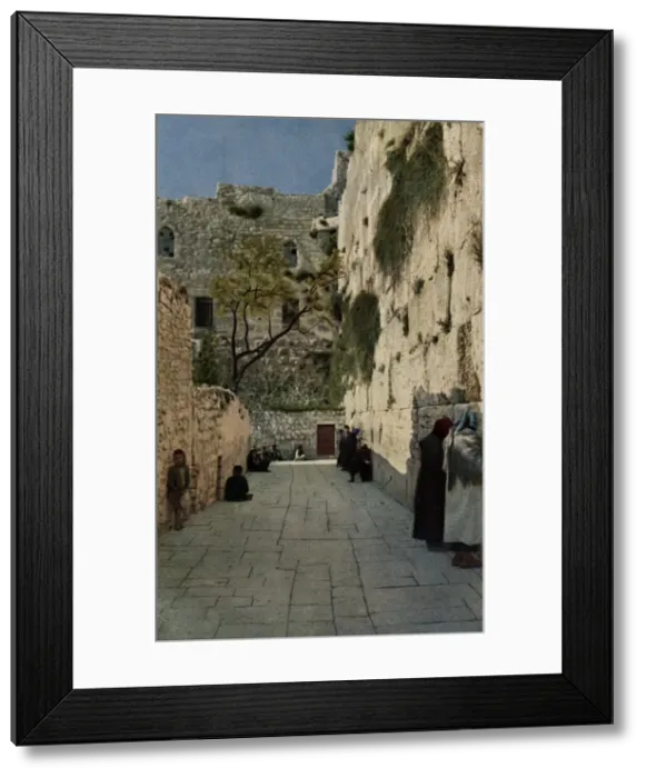 Framed Print : People at the Wailing Wall, Jerusalem Framed Print : People at the Wailing Wall, Jerusalem