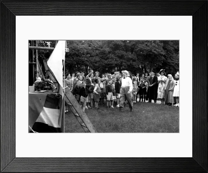 Framed Print : Coronation fancy dress party, Walton-on-the-Naze, Essex Framed Print : Coronation fancy dress party, Walton-on-the-Naze, Essex