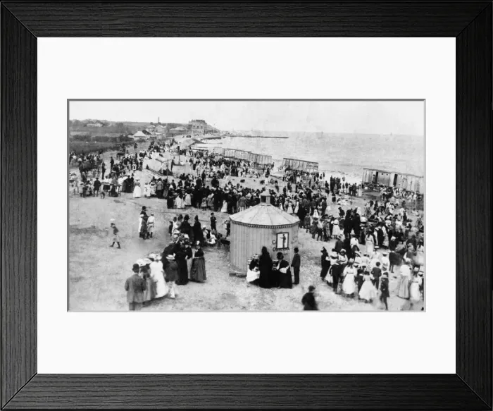 Framed Print : Beach scene, Walton-on-the-Naze, Essex Framed Print : Beach scene, Walton-on-the-Naze, Essex