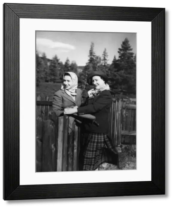 Framed Print : Princess Margaret with Queen Mother Framed Print : Princess Margaret with Queen Mother