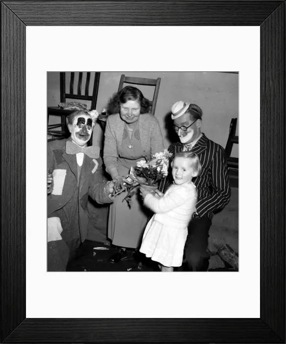 Framed Print : Childrens Christmas party, Walton-on-the-Naze, Essex Framed Print : Childrens Christmas party, Walton-on-the-Naze, Essex