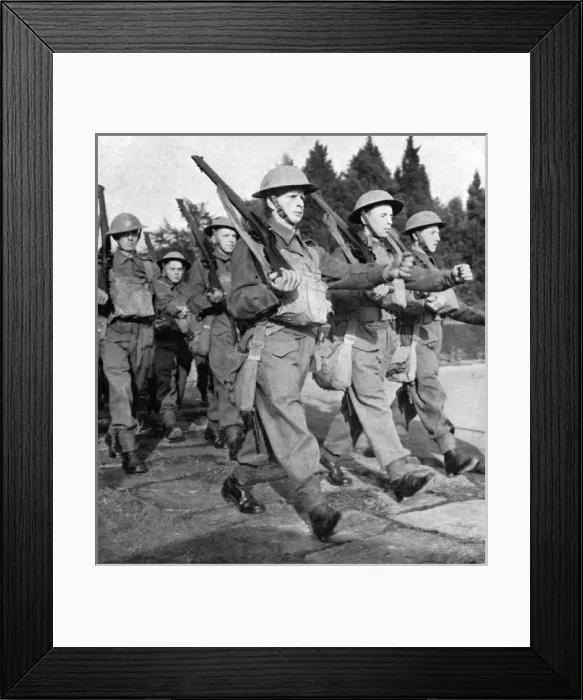 Framed Print : Battle dress of the British Army, 1939 Framed Print : Battle dress of the British Army, 1939