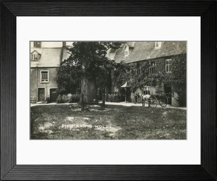 Framed Print : Corner of the Square - Stow-on-Wold, Gloucestershire Framed Print : Corner of the Square - Stow-on-Wold, Gloucestershire