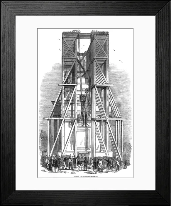 Framed Print : Raising the Wellington statue atop the Green Park Arch Framed Print : Raising the Wellington statue atop the Green Park Arch