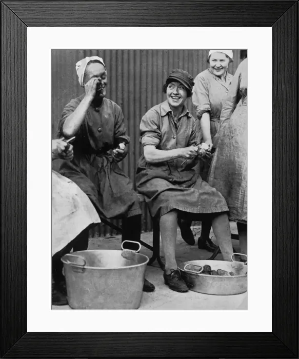 Framed Print : Women at Army Cookery School, 1939 Framed Print : Women at Army Cookery School, 1939