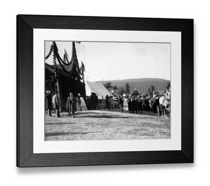 Framed Print : Royal party arriving for Braemar Games, Scotland Framed Print : Royal party arriving for Braemar Games, Scotland