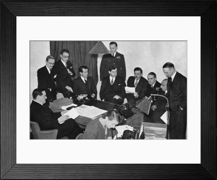 Framed Print : Ministry of Information editorial conference, 1939 Framed Print : Ministry of Information editorial conference, 1939