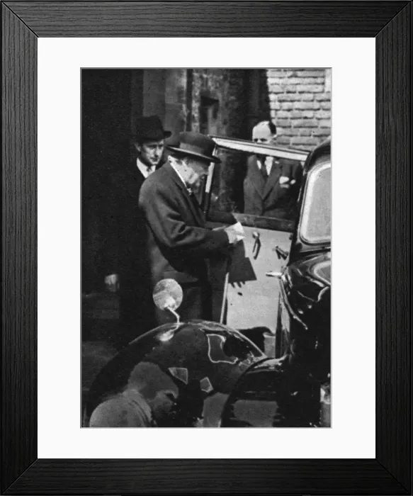 Framed Print : Coronation Commissions First Meeting: Churchill Framed Print : Coronation Commissions First Meeting: Churchill