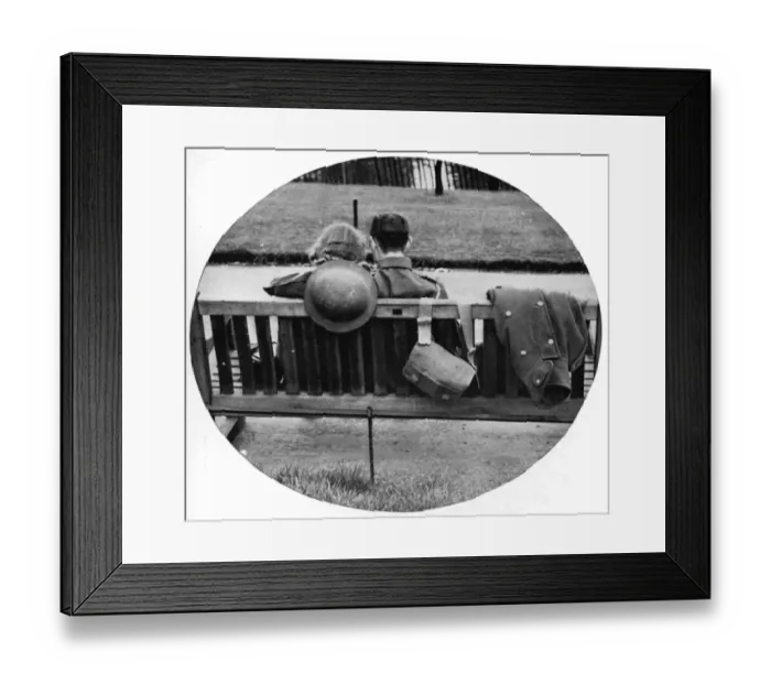 Framed Print : Courting wartime couple, 1939 Framed Print : Courting wartime couple, 1939
