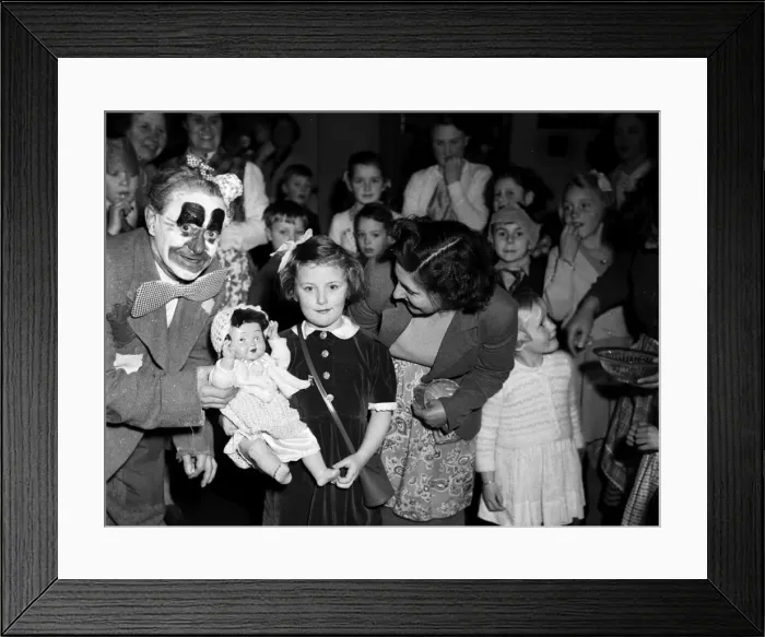 Framed Print : Childrens Christmas party, Walton-on-the-Naze, Essex Framed Print : Childrens Christmas party, Walton-on-the-Naze, Essex