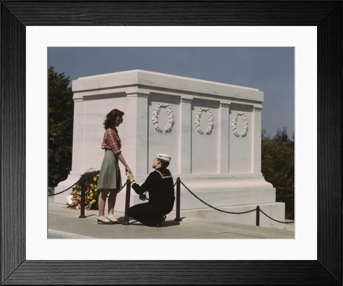 Framed Print : Sailor and girl at the Tomb of the Unknown Soldier, Washingt Framed Print : Sailor and girl at the Tomb of the Unknown Soldier, Washingt