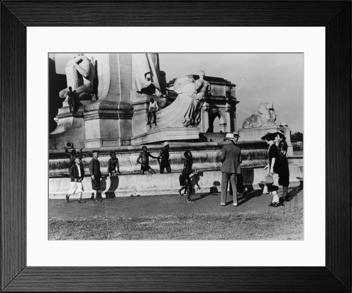 Framed Print : Tourists arriving at Washington, DC Throwing pennies to colo Framed Print : Tourists arriving at Washington, DC Throwing pennies to colo