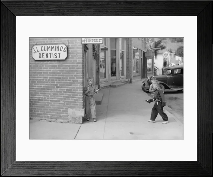 Framed Print : Untitled. Date between 1935 and 1942 Framed Print : Untitled. Date between 1935 and 1942