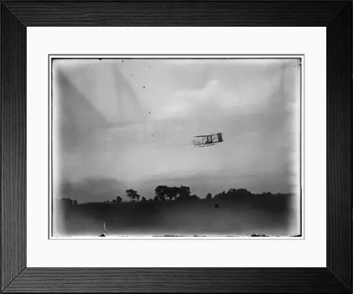 Framed Print : Side view of flight 45, Orville flying to the left at a cons Framed Print : Side view of flight 45, Orville flying to the left at a cons
