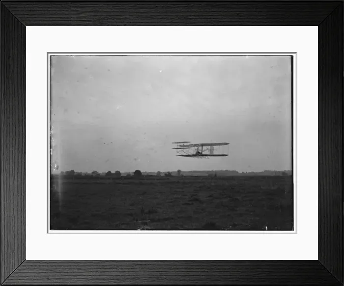 Framed Print : Flight 23: front view of the machine in flight to the right Framed Print : Flight 23: front view of the machine in flight to the right