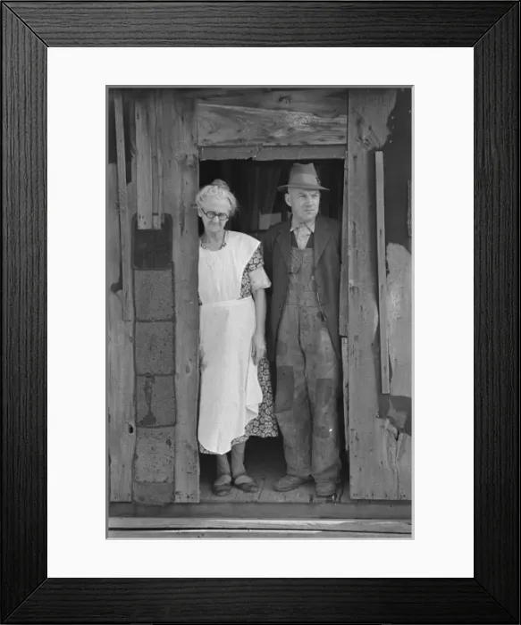 Framed Print : Mr. and Mrs. John Landers, tenant farmers, at the backdoor o Framed Print : Mr. and Mrs. John Landers, tenant farmers, at the backdoor o