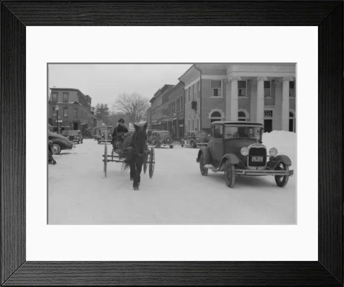 Framed Print : Center of Woodstock, Vermont on Saturday afternoon after sno Framed Print : Center of Woodstock, Vermont on Saturday afternoon after sno