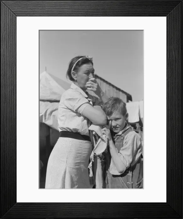 Framed Print : White migrant mother with son, Weslaco, Texas Framed Print : White migrant mother with son, Weslaco, Texas