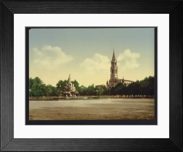 Framed Print : The esplanade, Nimes, France Framed Print : The esplanade, Nimes, France