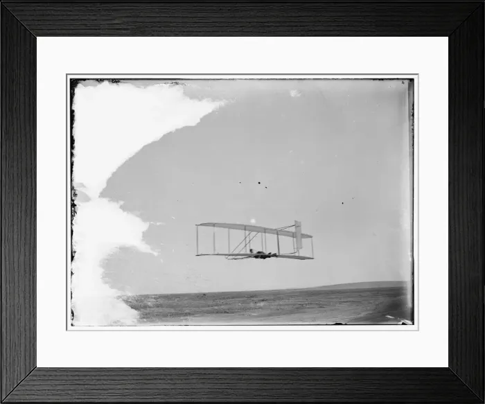 Framed Print : Wilbur gliding in level flight, single rear rudder clearly v Framed Print : Wilbur gliding in level flight, single rear rudder clearly v