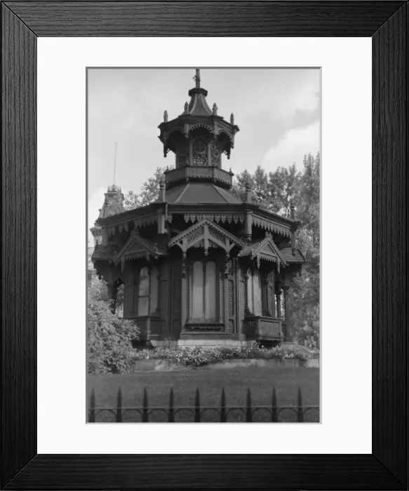 Framed Print : Lawn house, Milwaukee, Wisconsin Framed Print : Lawn house, Milwaukee, Wisconsin