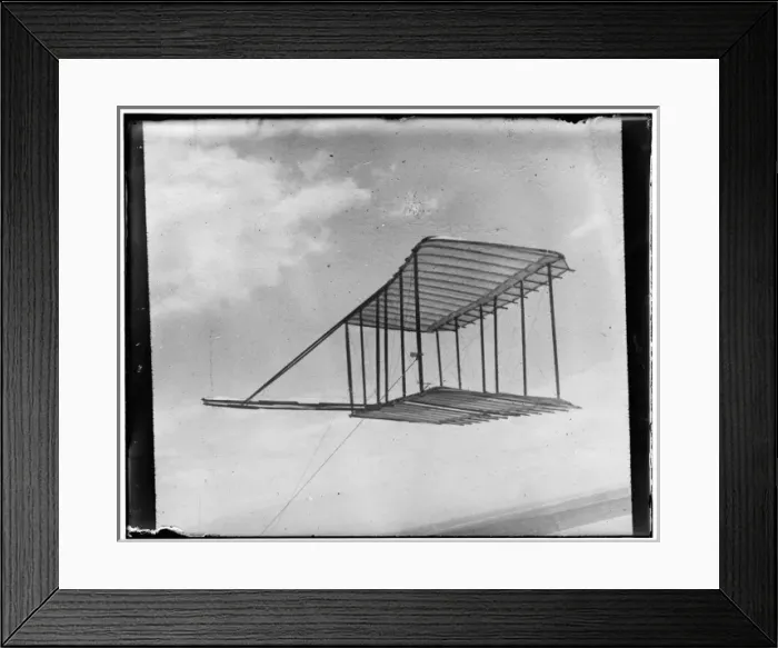 Framed Print : Left side view of glider flying as a kite, in level flight Framed Print : Left side view of glider flying as a kite, in level flight