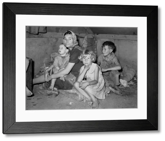 Framed Print : White migrant mother with children. Weslaco, Texas Framed Print : White migrant mother with children. Weslaco, Texas