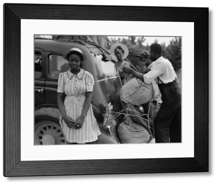 Framed Print : Group of Florida migrants on their way to Cranberry, New Jer Framed Print : Group of Florida migrants on their way to Cranberry, New Jer