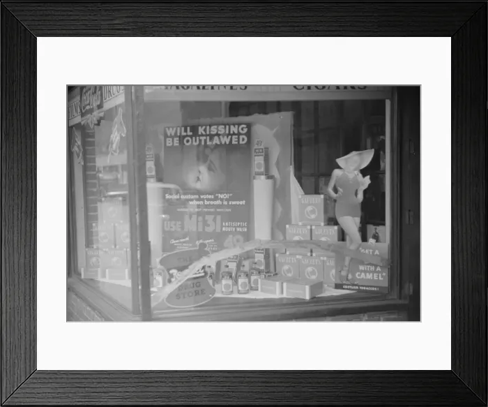 Framed Print : Untitled. Date between 1935 and 1942 Framed Print : Untitled. Date between 1935 and 1942