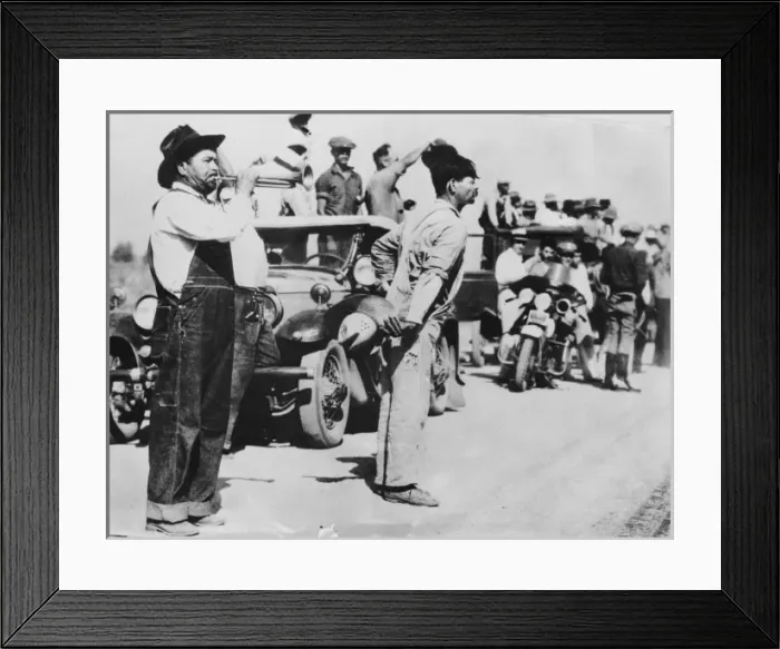 Framed Print : Caravan of striking cotton pickers south of Tulare, Californ Framed Print : Caravan of striking cotton pickers south of Tulare, Californ
