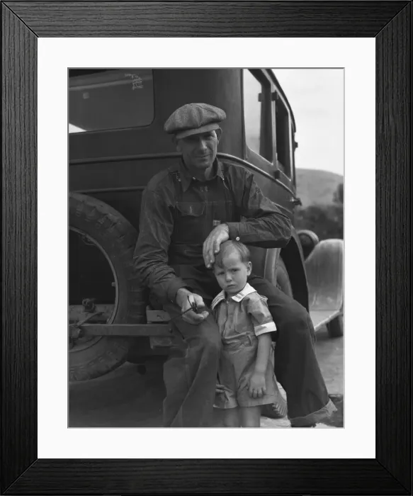 Framed Print : 1936 drought refugee from Polk, Missouri. Awaiting the openi Framed Print : 1936 drought refugee from Polk, Missouri. Awaiting the openi