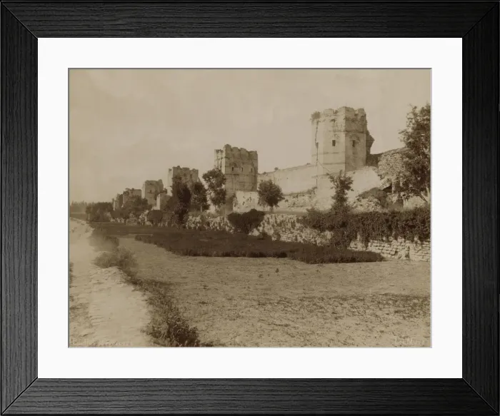 Framed Print : Les Murs. City walls between the second gate and Seven Towers (Yedikule), Istanbul Framed Print : Les Murs. City walls between the second gate and Seven Towers (Yedikule), Istanbul