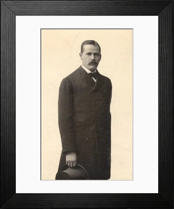 Framed Print : Harry Longabaugh, alias Sundance Kid, three-quarter length p Framed Print : Harry Longabaugh, alias Sundance Kid, three-quarter length p