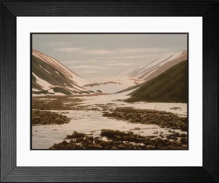Framed Print : Snebrae at Advent Bay, Spitzbergen, Norway Framed Print : Snebrae at Advent Bay, Spitzbergen, Norway