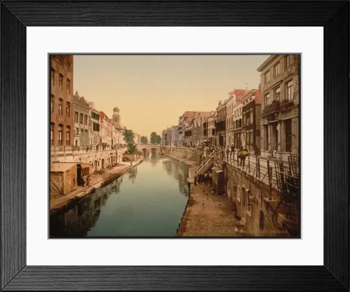 Framed Print : The Oude Gracht Viebrug, Utrecht, Holland Framed Print : The Oude Gracht Viebrug, Utrecht, Holland
