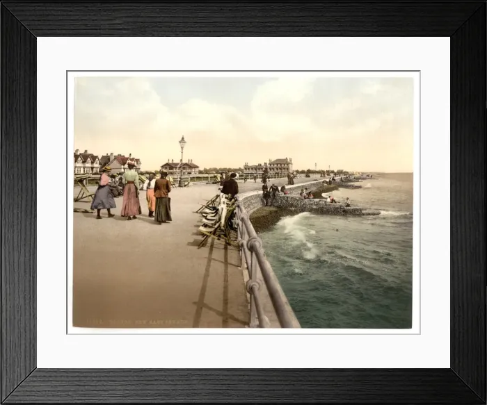 Framed Print : New East Parade, Bognor, England Framed Print : New East Parade, Bognor, England