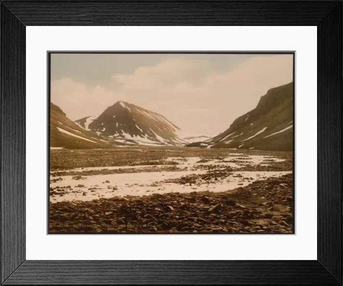 Framed Print : Tverdalen at Advent Bay, Spitzbergen, Norway Framed Print : Tverdalen at Advent Bay, Spitzbergen, Norway