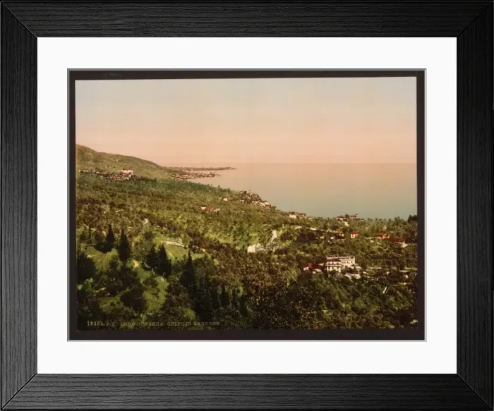 Framed Print : The bay, Gardone, Lake Garda, Italy Framed Print : The bay, Gardone, Lake Garda, Italy