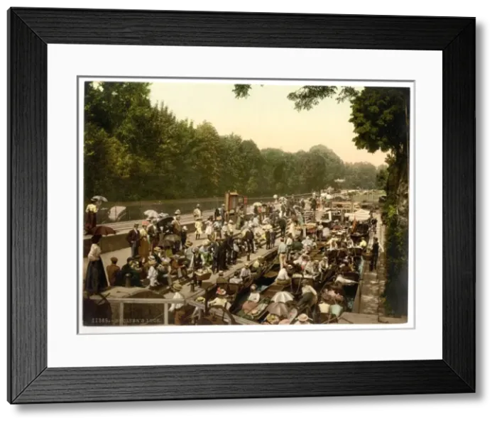 Framed Print : Windsor, Boulters Lock, London and suburbs, England Framed Print : Windsor, Boulters Lock, London and suburbs, England