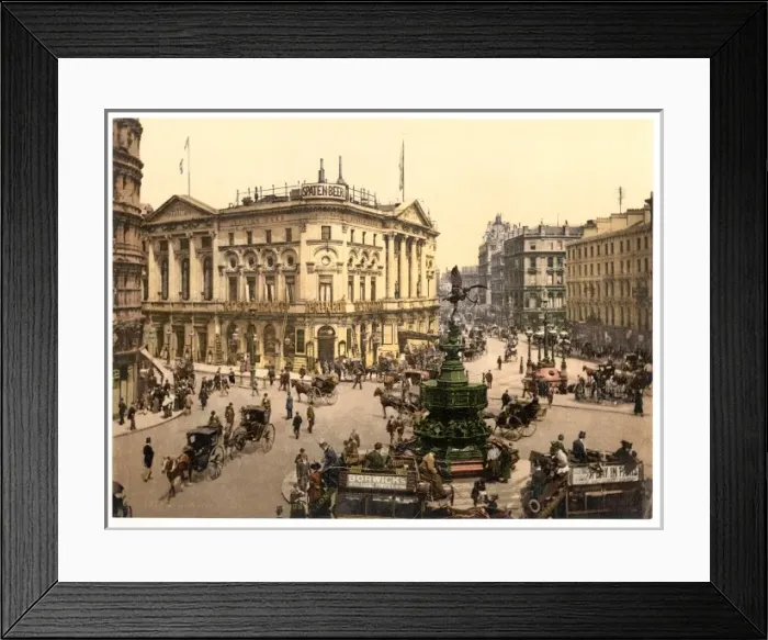 Framed Print : Piccadilly Circus, London, England Framed Print : Piccadilly Circus, London, England