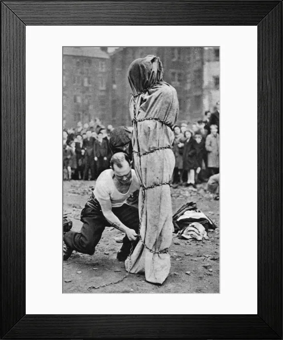 Framed Print : Petticoat Lane escapologist Framed Print : Petticoat Lane escapologist