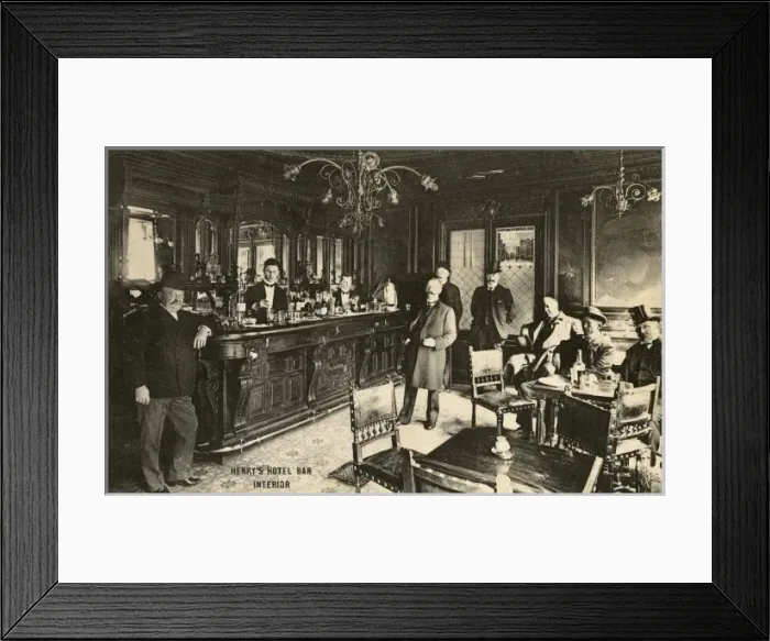 Framed Print : Henrys hotel bar interior. Paris Framed Print : Henrys hotel bar interior. Paris