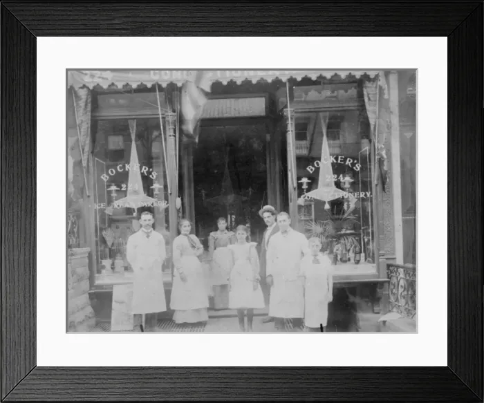 Framed Print : An icecream parlour in New York Framed Print : An icecream parlour in New York