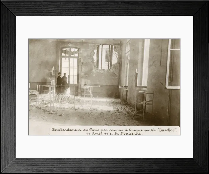 Framed Print : Bombardment of Paris in the First World War Framed Print : Bombardment of Paris in the First World War