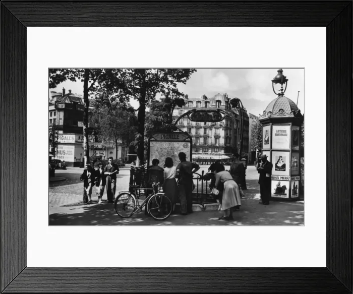 Framed Print : Members of the public stop to look at a map Framed Print : Members of the public stop to look at a map