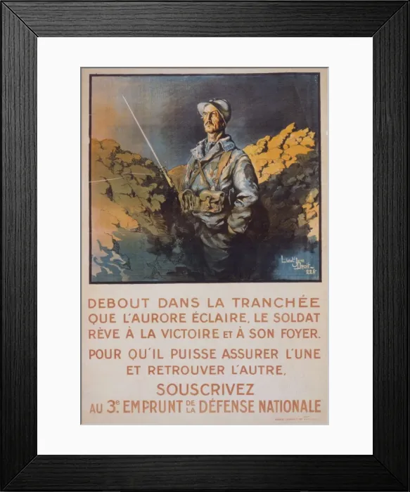 Framed Print : Debout dans la tranchee que l aurore eclaire, le soldat reve Framed Print : Debout dans la tranchee que l aurore eclaire, le soldat reve