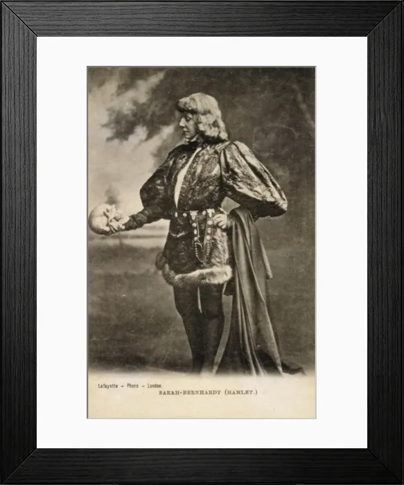 Framed Print : Sarah-Bernhardt (Hamlet) Framed Print : Sarah-Bernhardt (Hamlet)